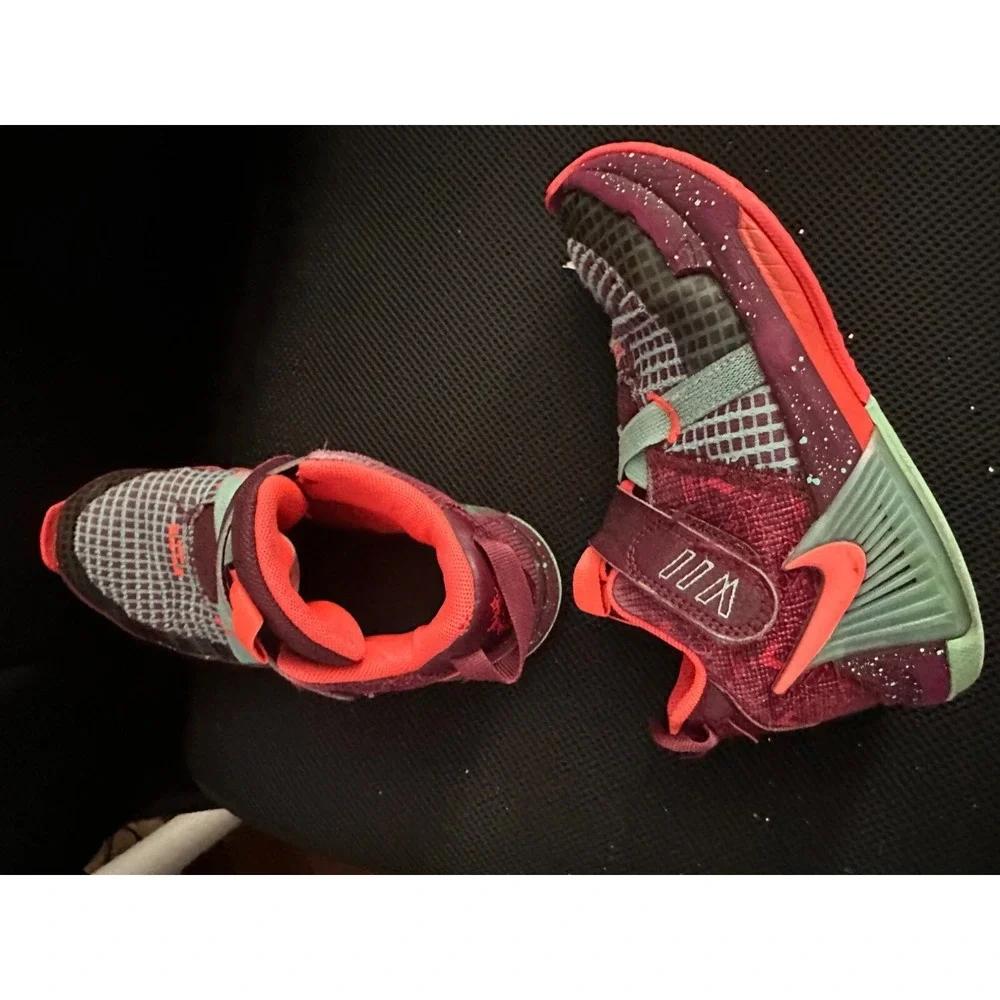 Nike Boys LeBron Witness 7 SE‎ in Night Maroon size 13C